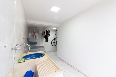 Casa à venda com 230m², 3 quartos e 2 vagasÁrea de Serviço