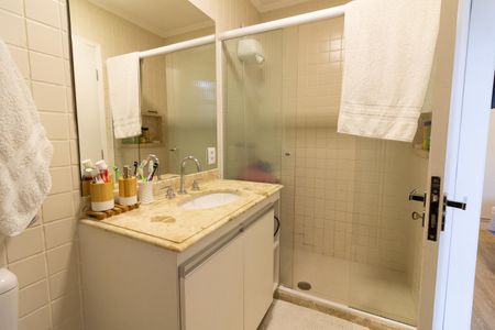 Casa à venda com 230m², 3 quartos e 2 vagasBanheiro da Suíte