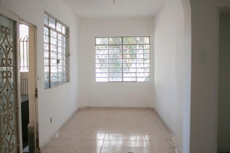Sala de casa para alugar com 4 quartos, 200m² em Santa Tereza, Belo Horizonte