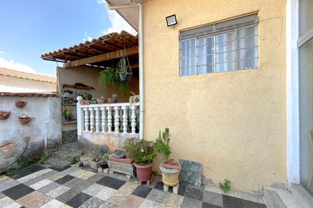 Casa à venda com 326m², 8 quartos e 2 vagas Casa à venda com 326m², 8 quartos e 2 vagasQuintal