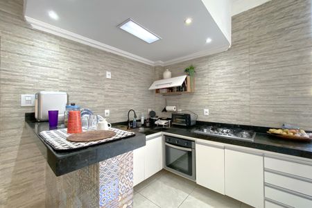 Casa à venda com 326m², 8 quartos e 2 vagas Casa à venda com 326m², 8 quartos e 2 vagasCozihha