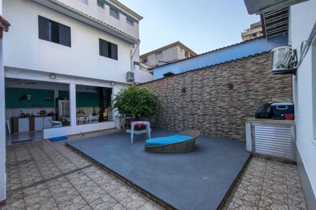 Casa para alugar com 256m², 3 quartos e 3 vagasQuintal 