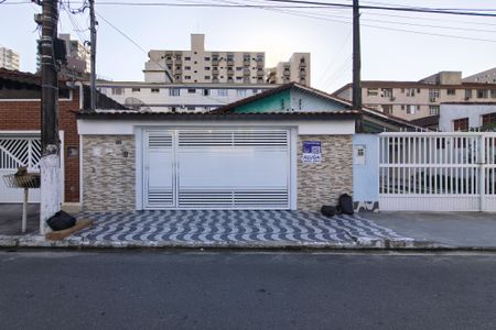 Casa para alugar com 256m², 3 quartos e 3 vagasFachada