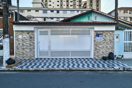 Casa para alugar com 256m², 3 quartos e 3 vagasFachada