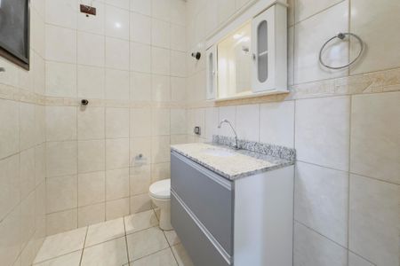 Casa para alugar com 242m², 4 quartos e 2 vagas Casa para alugar com 242m², 4 quartos e 2 vagasBanheiro 2