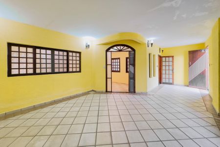 Casa para alugar com 242m², 4 quartos e 2 vagas Casa para alugar com 242m², 4 quartos e 2 vagasGaragem