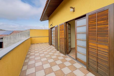 Casa para alugar com 242m², 4 quartos e 2 vagas Casa para alugar com 242m², 4 quartos e 2 vagasVaranda