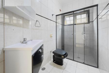 Casa para alugar com 242m², 4 quartos e 2 vagas Casa para alugar com 242m², 4 quartos e 2 vagasBanheiro 1