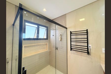 Casa de condomínio à venda com 380m², 5 quartos e 3 vagasBanheiro da Suíte 1