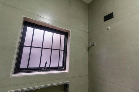 Banheiro Social de casa para alugar com 1 quarto, 30m² em Vila Buenos Aires, São Paulo