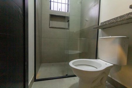 Banheiro Social de casa para alugar com 1 quarto, 30m² em Vila Buenos Aires, São Paulo