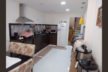 Cozinha de casa de condomínio à venda com 3 quartos, 80m² em Badu, Niterói