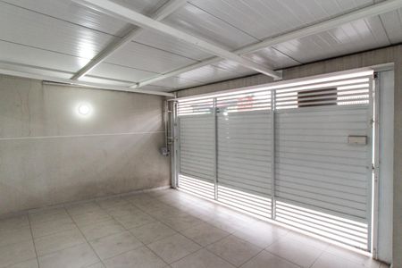 Casa à venda com 70m², 2 quartos e 2 vagasGaragem
