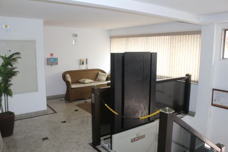 Apartamento à venda com 160m², 2 quartos e 2 vagasHall social
