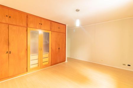 Casa à venda com 250m², 4 quartos e 2 vagasSuíte