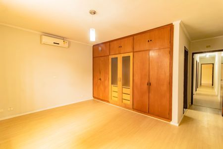 Casa à venda com 250m², 4 quartos e 2 vagasSuíte