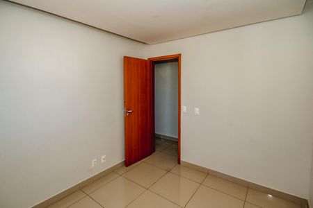 Apartamento à venda com 180m², 3 quartos e 2 vagasQuarto 2