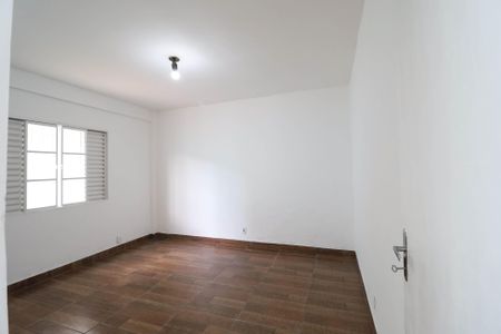 Casa para alugar com 70m², 2 quartos e 2 vagasQuarto 1