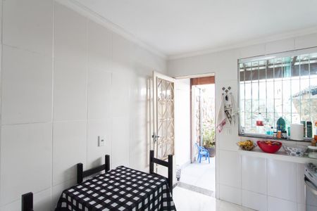 Casa à venda com 140m², 2 quartos e 2 vagas Casa à venda com 140m², 2 quartos e 2 vagasCozinha