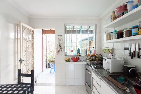 Casa à venda com 140m², 2 quartos e 2 vagas Casa à venda com 140m², 2 quartos e 2 vagasCozinha