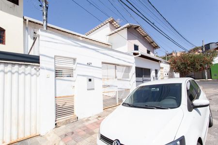 Casa à venda com 140m², 2 quartos e 2 vagas Casa à venda com 140m², 2 quartos e 2 vagasFachada