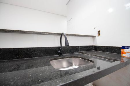 Cozinha e Área de Serviço de apartamento à venda com 2 quartos, 49m² em Sria Ii (polo de Moda), Brasília