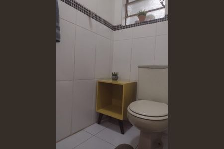 Apartamento à venda com 72m², 2 quartos e sem vaga Apartamento à venda com 72m², 2 quartos e sem vagaBanheiro Social