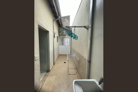 Casa à venda com 250m², 3 quartos e 2 vagasFoto 01