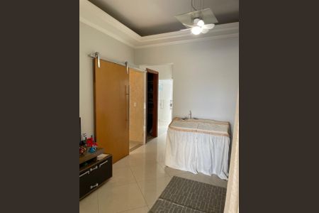 Casa à venda com 250m², 3 quartos e 2 vagasFoto 01