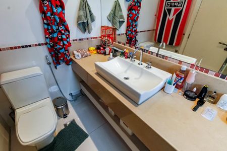 Apartamento para alugar com 154m², 3 quartos e 3 vagas Apartamento para alugar com 154m², 3 quartos e 3 vagasBanheiro da Suíte 1