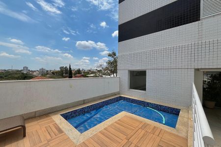 Apartamento para alugar com 249m², 3 quartos e 2 vagas Apartamento para alugar com 249m², 3 quartos e 2 vagasÁrea comum - Piscina