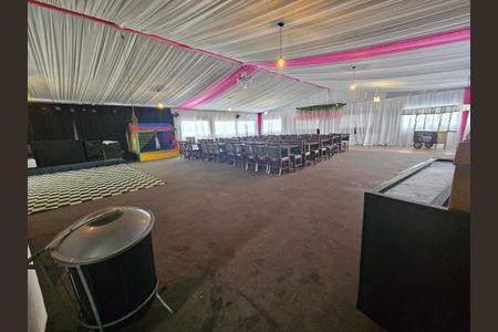 Casa à venda com 560m², 8 quartos e 10 vagas Casa à venda com 560m², 8 quartos e 10 vagasSalão de Festas