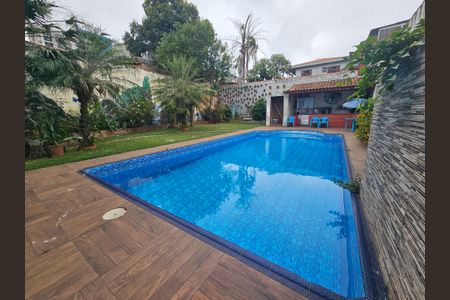 Casa à venda com 560m², 8 quartos e 10 vagas Casa à venda com 560m², 8 quartos e 10 vagasPiscina