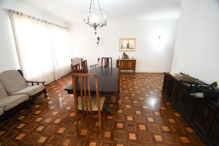 Casa para alugar com 663m², 3 quartos e 5 vagasSala