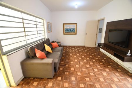 Casa para alugar com 663m², 3 quartos e 5 vagasSala de TV