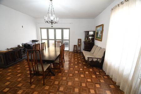 Casa para alugar com 663m², 3 quartos e 5 vagasSala