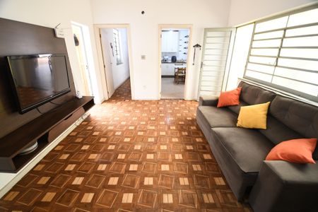 Casa para alugar com 663m², 3 quartos e 5 vagasSala de TV