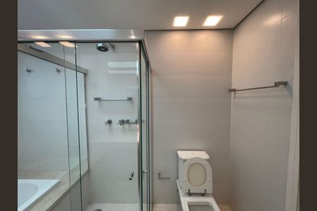 Casa de condomínio à venda com 872m², 6 quartos e 6 vagasBanheiro da Suíte 2