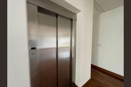 Casa de condomínio à venda com 872m², 6 quartos e 6 vagasElevador