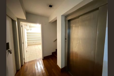 Casa de condomínio à venda com 872m², 6 quartos e 6 vagasElevador