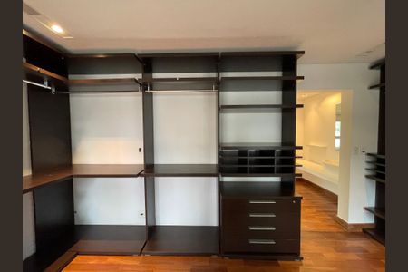 Casa de condomínio à venda com 872m², 6 quartos e 6 vagasCloset da suíte 2