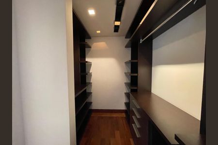 Casa de condomínio à venda com 872m², 6 quartos e 6 vagasSuíte 3