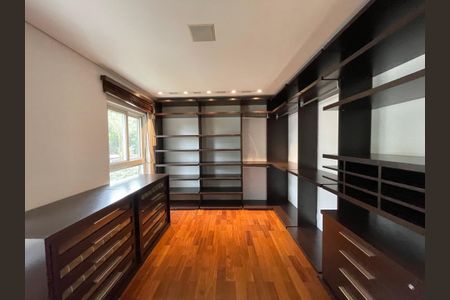 Casa de condomínio à venda com 872m², 6 quartos e 6 vagasCloset da suíte 2