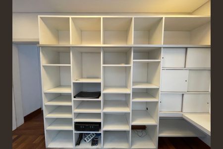 Casa de condomínio à venda com 872m², 6 quartos e 6 vagasEscritório