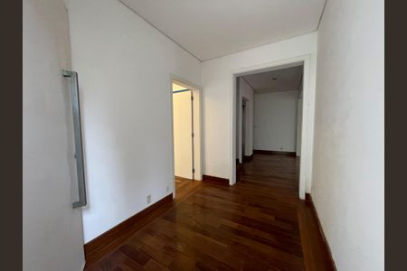 Casa de condomínio à venda com 872m², 6 quartos e 6 vagasEntrada principal