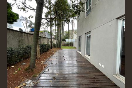 Casa de condomínio à venda com 872m², 6 quartos e 6 vagasQuintal