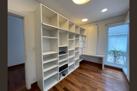 Casa de condomínio à venda com 872m², 6 quartos e 6 vagasEscritório