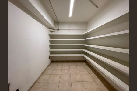 Casa de condomínio à venda com 872m², 6 quartos e 6 vagasDispensa