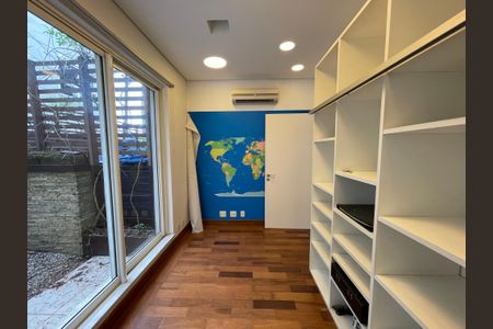 Casa de condomínio à venda com 872m², 6 quartos e 6 vagasEscritório