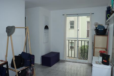 Sala de apartamento para alugar com 2 quartos, 42m² em Jardim da Gloria, Cotia
